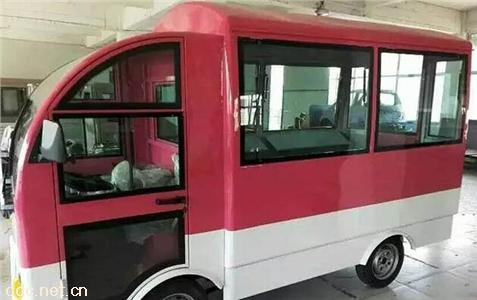  一路芳香美食电动四轮餐车